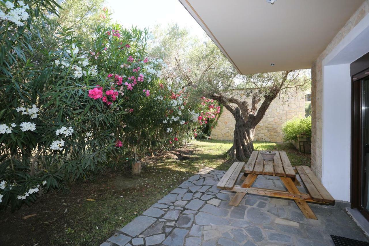 Villa Argo 3 - Beachfront, Big Gardens, Location! Pefkochori Dış mekan fotoğraf