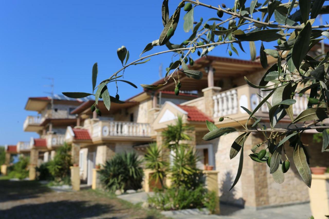 Villa Argo 3 - Beachfront, Big Gardens, Location! Pefkochori Dış mekan fotoğraf