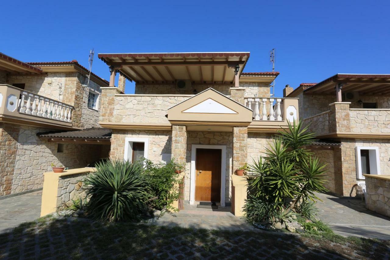 Villa Argo 3 - Beachfront, Big Gardens, Location! Pefkochori Dış mekan fotoğraf