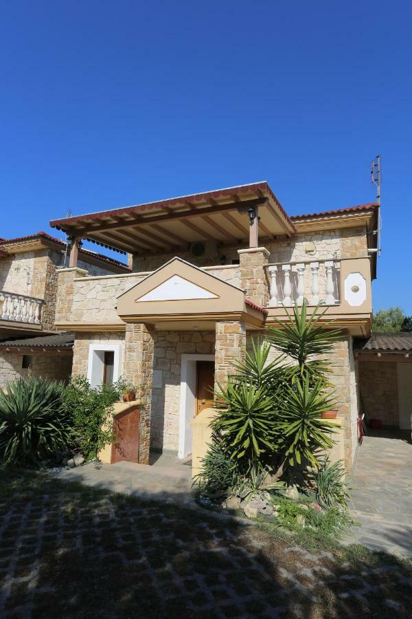 Villa Argo 3 - Beachfront, Big Gardens, Location! Pefkochori Dış mekan fotoğraf