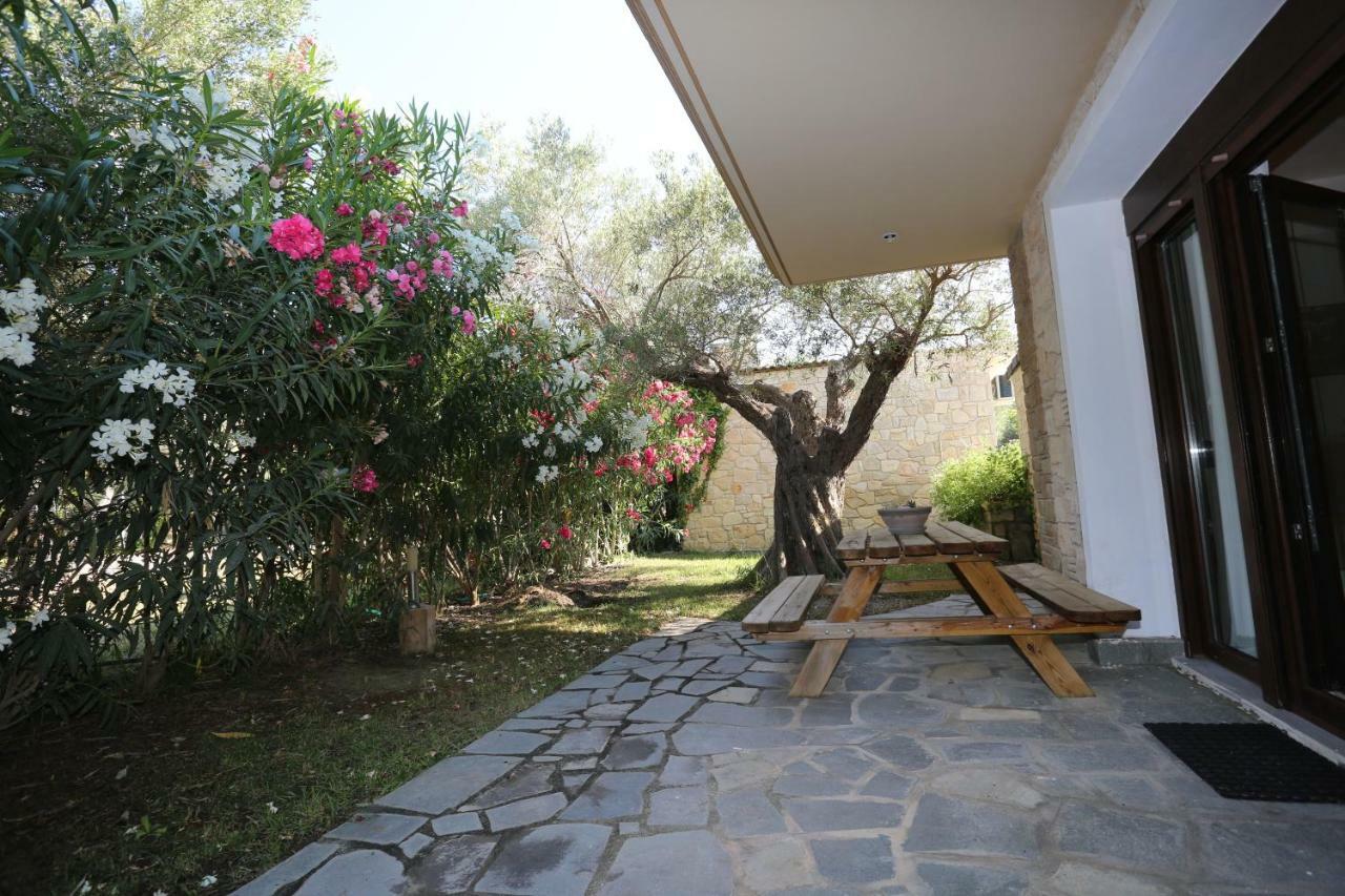 Villa Argo 3 - Beachfront, Big Gardens, Location! Pefkochori Dış mekan fotoğraf