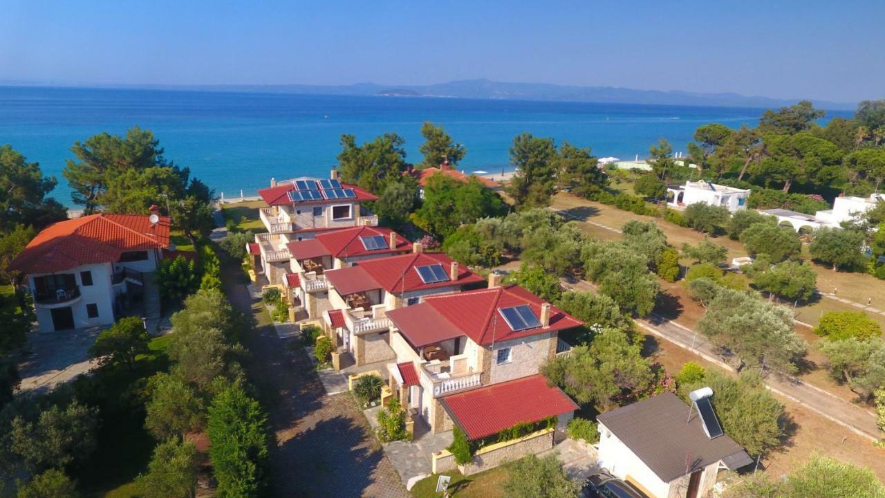 Villa Argo 3 - Beachfront, Big Gardens, Location! Pefkochori Dış mekan fotoğraf