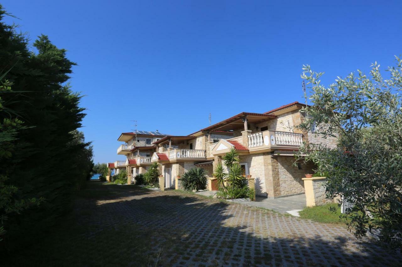 Villa Argo 3 - Beachfront, Big Gardens, Location! Pefkochori Dış mekan fotoğraf