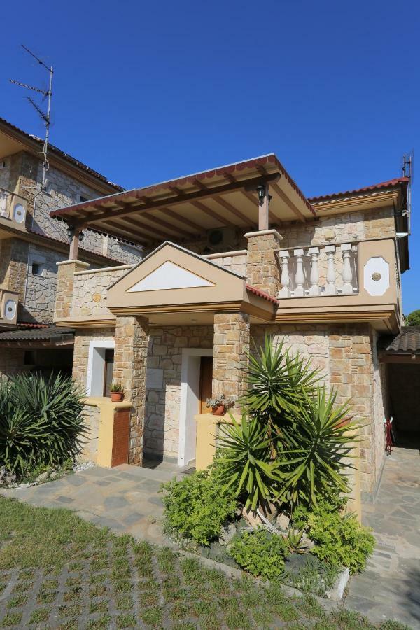 Villa Argo 3 - Beachfront, Big Gardens, Location! Pefkochori Dış mekan fotoğraf