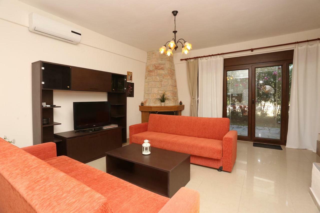 Villa Argo 3 - Beachfront, Big Gardens, Location! Pefkochori Dış mekan fotoğraf