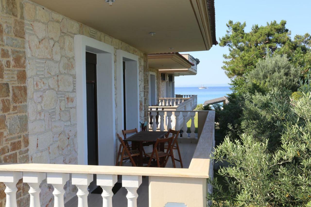 Villa Argo 3 - Beachfront, Big Gardens, Location! Pefkochori Dış mekan fotoğraf