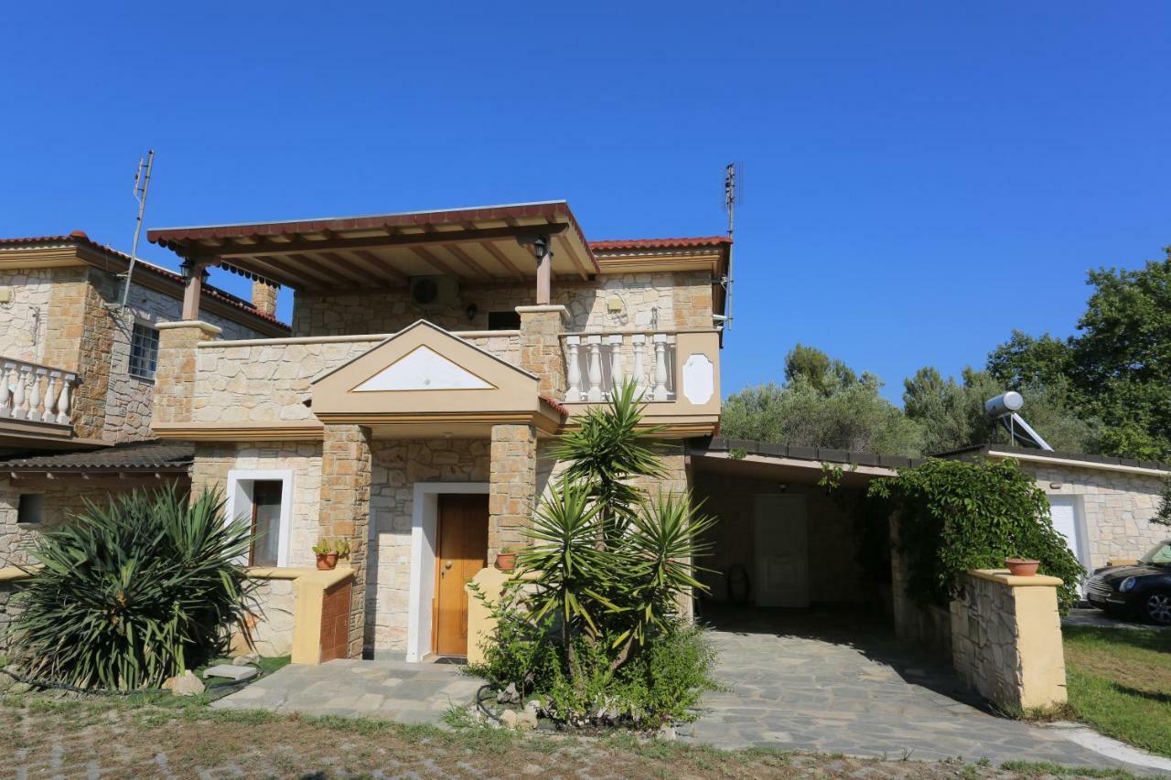Villa Argo 3 - Beachfront, Big Gardens, Location! Pefkochori Dış mekan fotoğraf