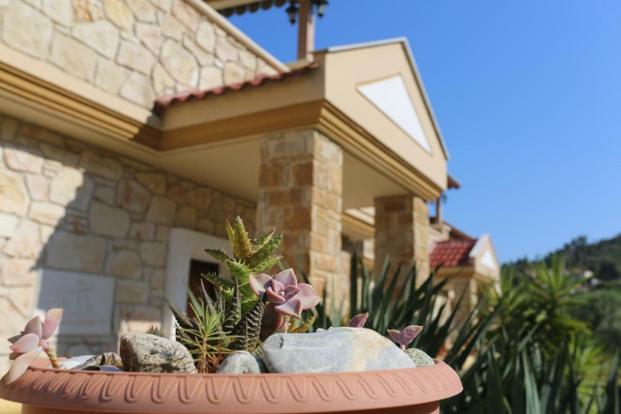 Villa Argo 3 - Beachfront, Big Gardens, Location! Pefkochori Dış mekan fotoğraf
