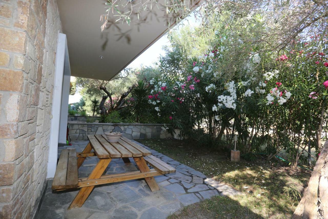 Villa Argo 3 - Beachfront, Big Gardens, Location! Pefkochori Dış mekan fotoğraf